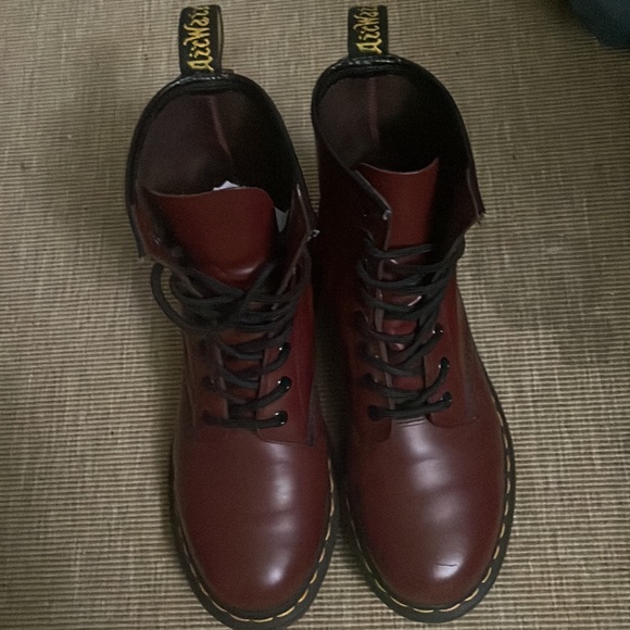 Maroon women’s dr.marten’s - Picture 2 of 4